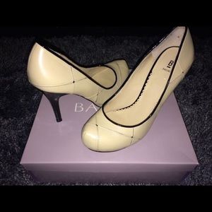 Bakers beige/black heels
