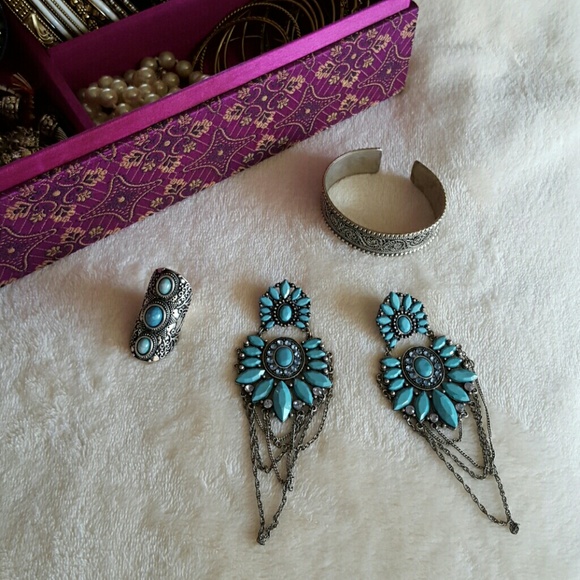 Turquoise boho chic earrings, brand new!