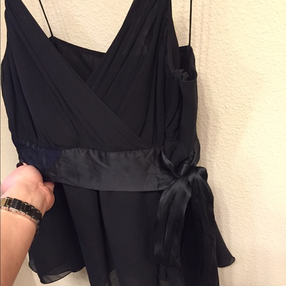 Perfect holiday 🎀 silk dressy tank - Picture 2 of 3