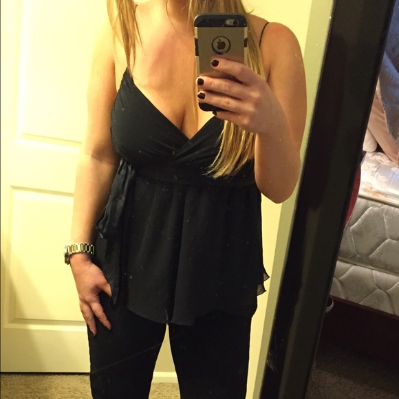 Perfect holiday 🎀 silk dressy tank - Picture 3 of 3