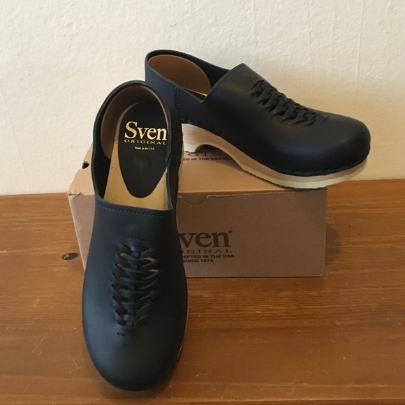 Sven closed back clogs