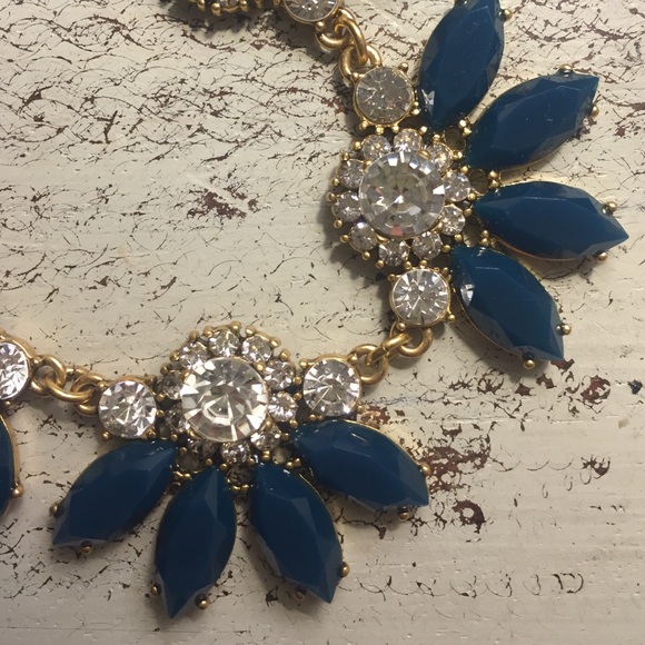 SOLD 🙋 NWT J.Crew Statement Necklace - Picture 2 of 4