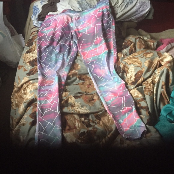 Yoga leggings with mountain design