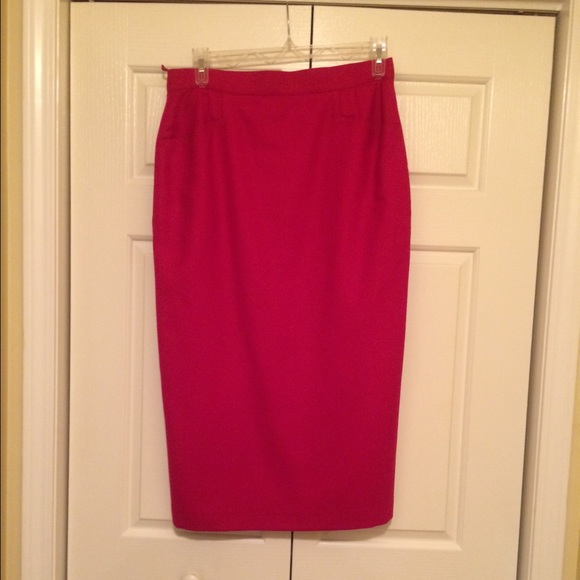 Red wool pencil skirt, lined.