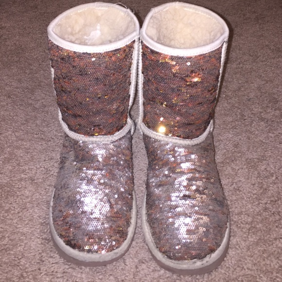 Short UGGS