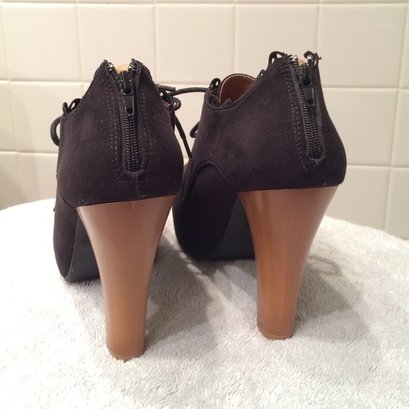 Black Lace up heels NEW - Picture 3 of 4