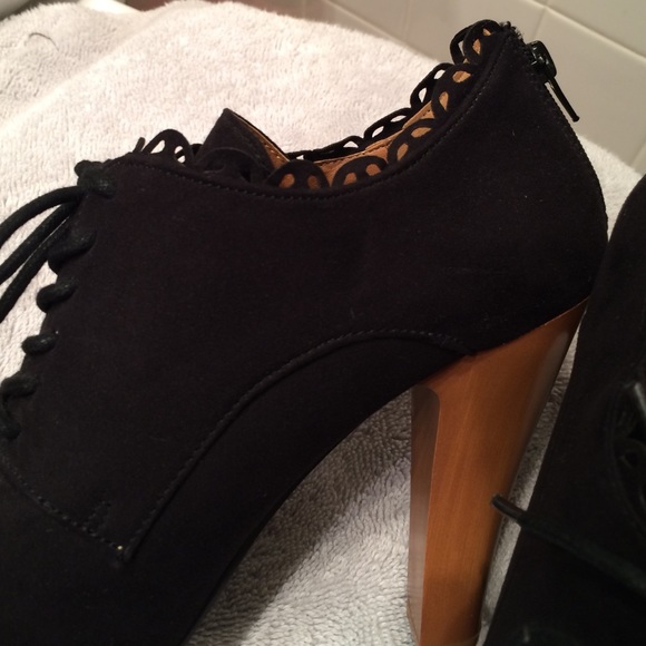 Black Lace up heels NEW - Picture 4 of 4