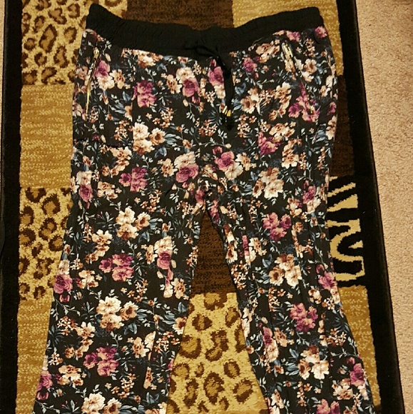 💥Price Drop💥 Floral jogger pants