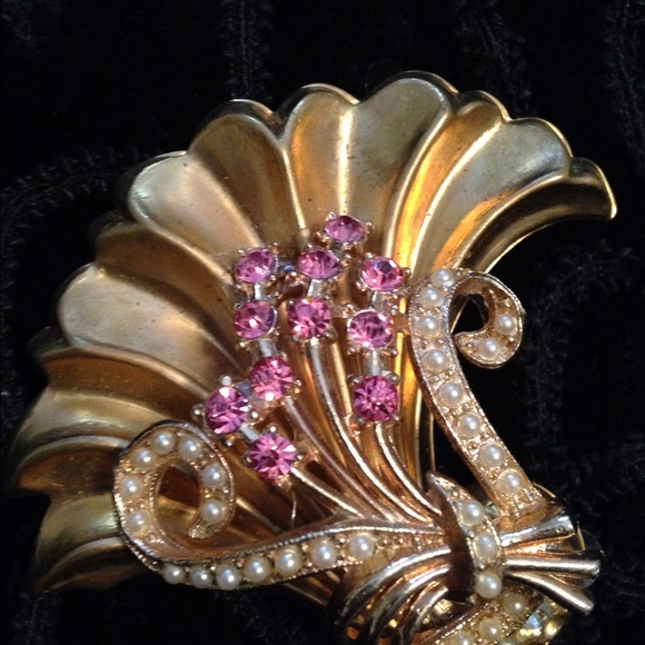 VINTAGE & REPRO COLLAGE BROOCH
