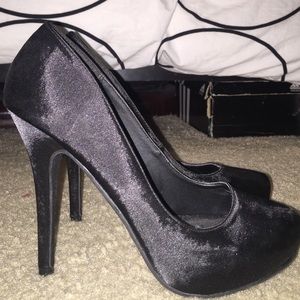 Black Satin-Like Pumps