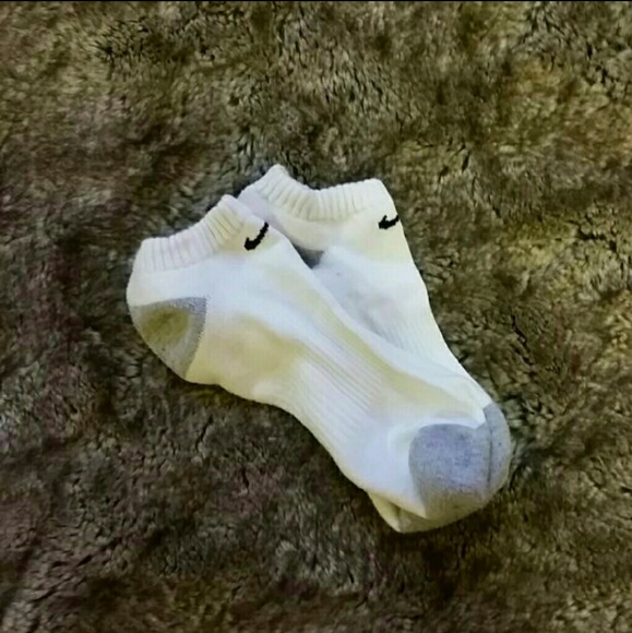 White Nike ankle-high socks