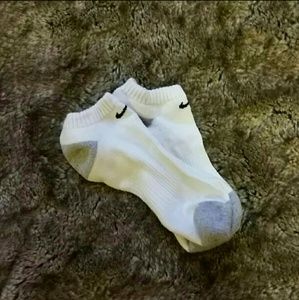 White Nike ankle-high socks