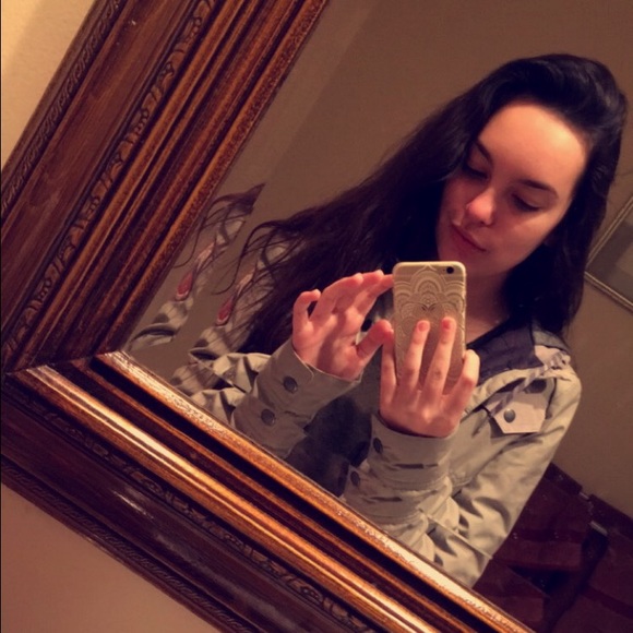 Meet your Posher, Isabella - Picture 1 of 1