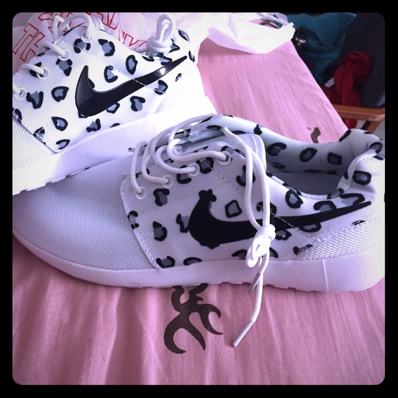 GORGEOUS custom Nike Roshe size 10 Women