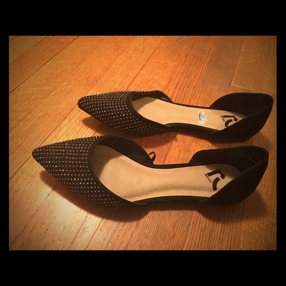 Size 8.5 black flats.