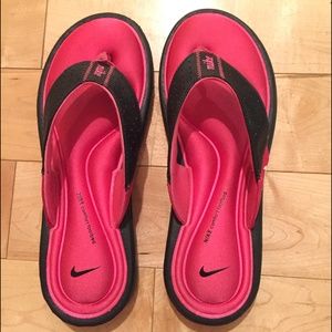 Nike memory foam flip-flops