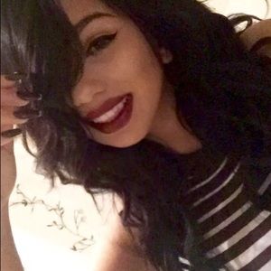 Meet your Posher, Lina