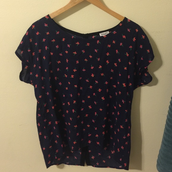 Splendid floral top, navy with red/pink flowers