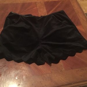 Velvet scallop edge shorts
