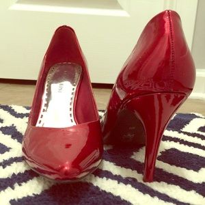 Gianni Bini Red Pumps