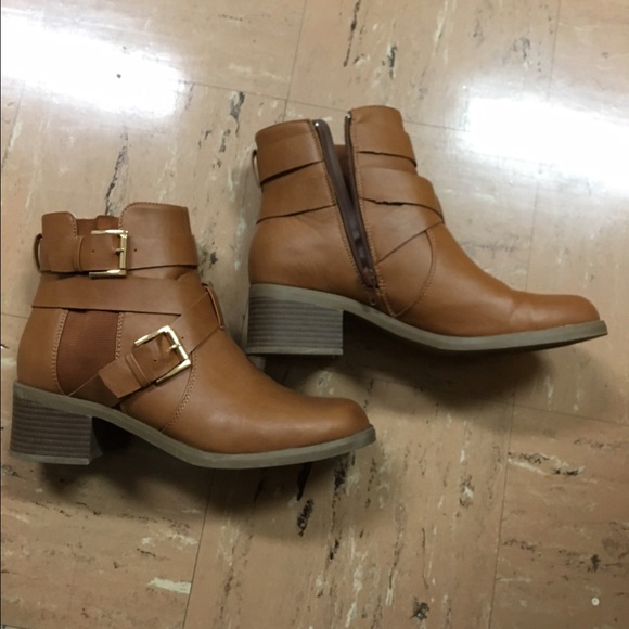 Size 9 tan ankle booties - Picture 3 of 3