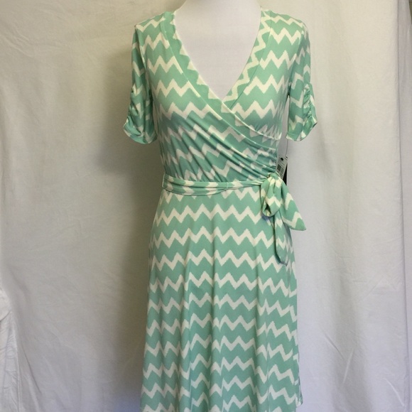 💝SOLD IN BUNDLE💝PETITE NWT! mint white chevron - Picture 2 of 4
