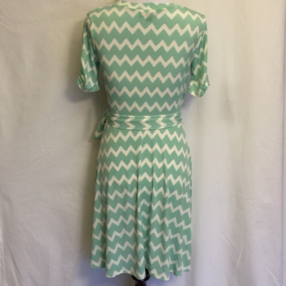 💝SOLD IN BUNDLE💝PETITE NWT! mint white chevron - Picture 3 of 4