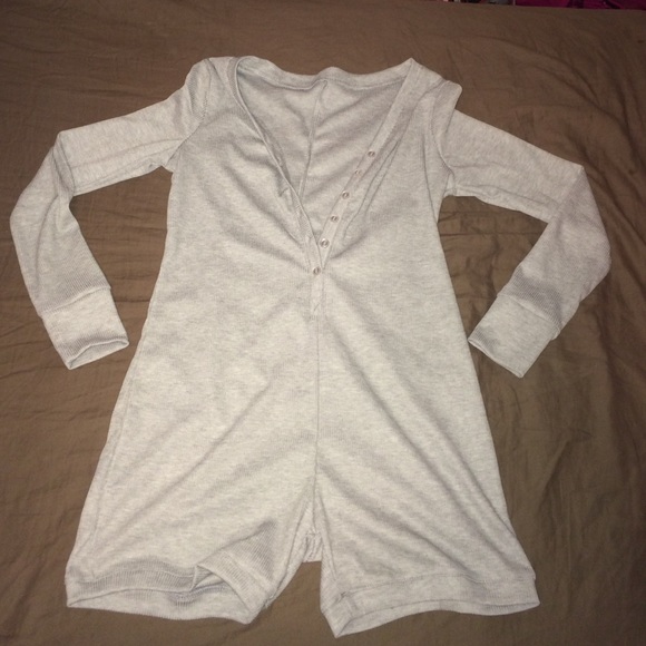 Long sleeve deep V Romper - Picture 2 of 4