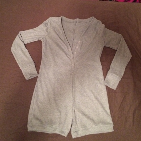 Long sleeve deep V Romper - Picture 3 of 4