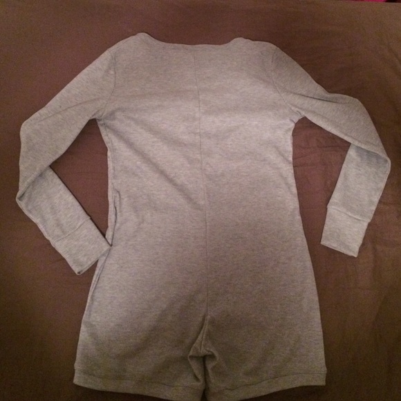 Long sleeve deep V Romper - Picture 4 of 4