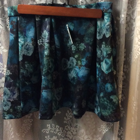 💙Blue/teal high waist floral print skirt