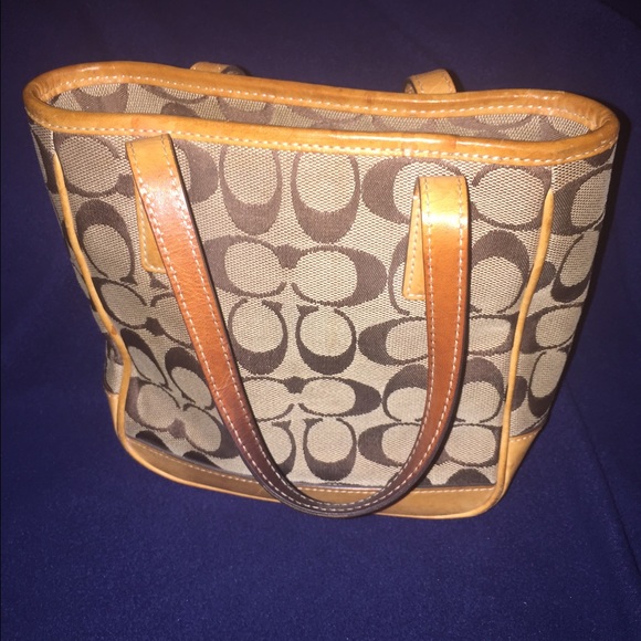 AUTHENTIC 💯 Coach small tote‼️