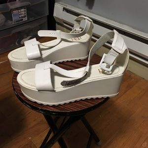 Platform sandals