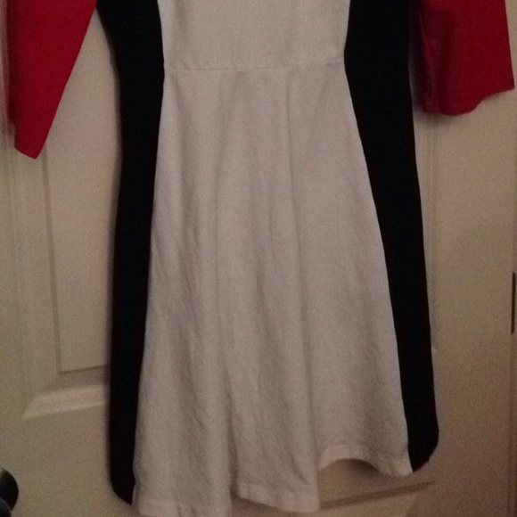 Express dress - Picture 2 of 3