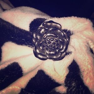 Black rose ring