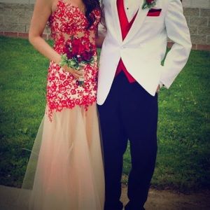 ❤️MUST SELL!!!! Red lace and nude prom dress 🍒❤️