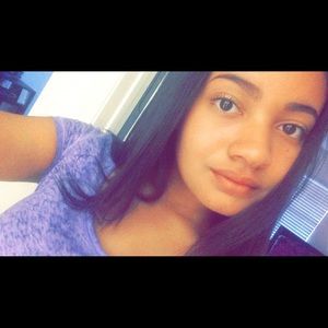 Meet your Posher, Alexis