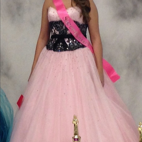 PAGEANT DRESS - Picture 4 of 4