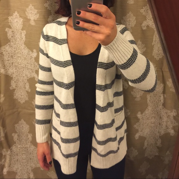 ‼️SOLD 🎉25% off($13) Gap cardigan striped - Picture 4 of 4