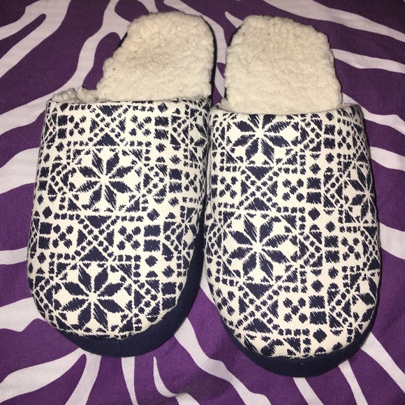 Slippers - Picture 1 of 3