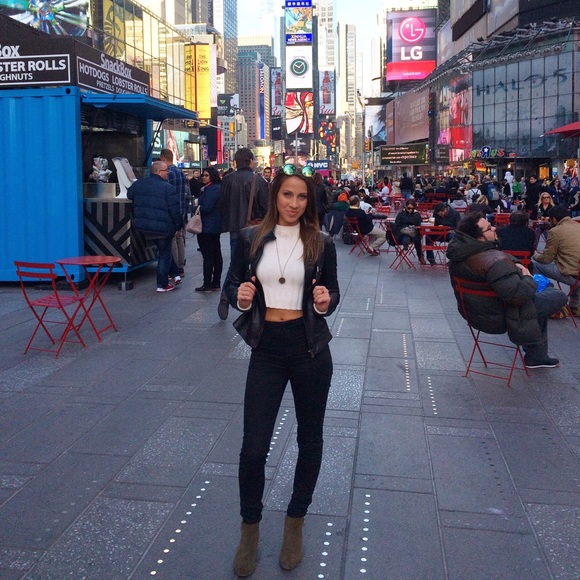 Meet your Posher, Christina - Picture 2 of 2