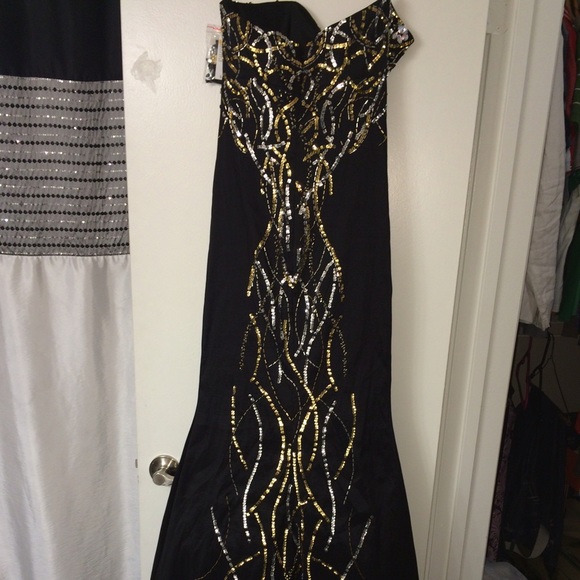 Prom dress - Picture 3 of 4