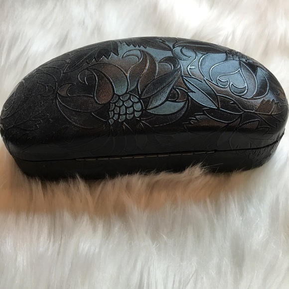Hard sunglasses case