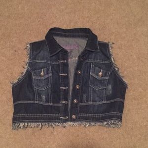 Juniors Sleeveless Jean Jacket