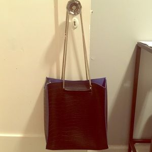 Chic vertical tote bag