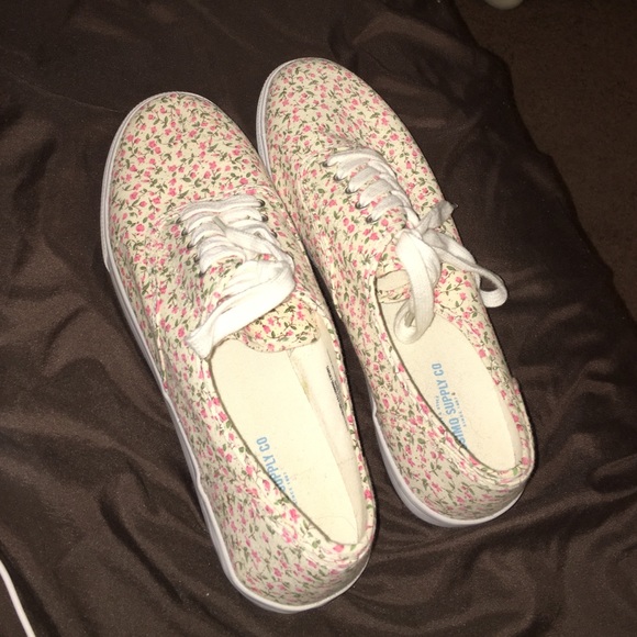 Size 11 floral shoes