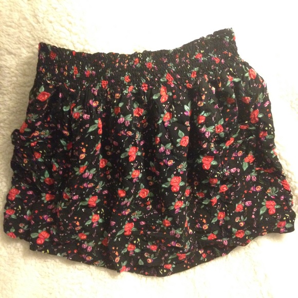 ⬇️F21 Floral Skirt