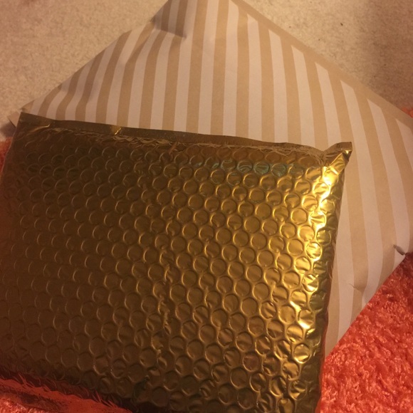 Packing some items - Picture 1 of 1