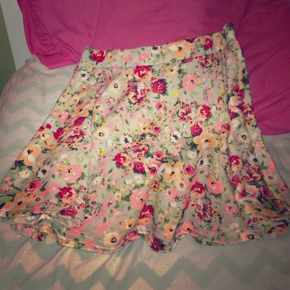 FLORAL SKIRT