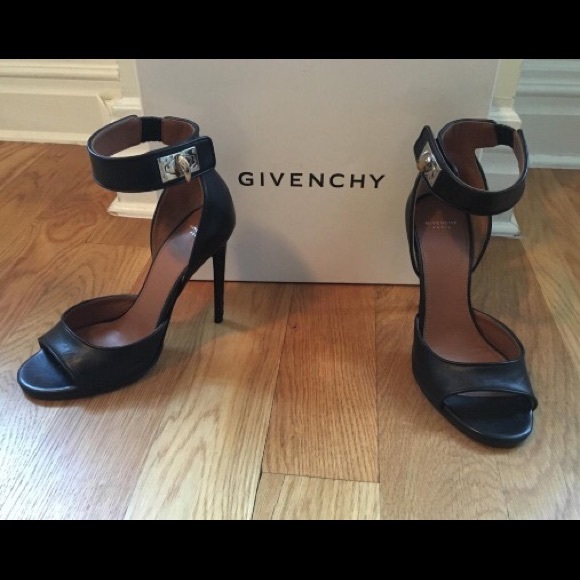 Shark lock sandals - Picture 1 of 4